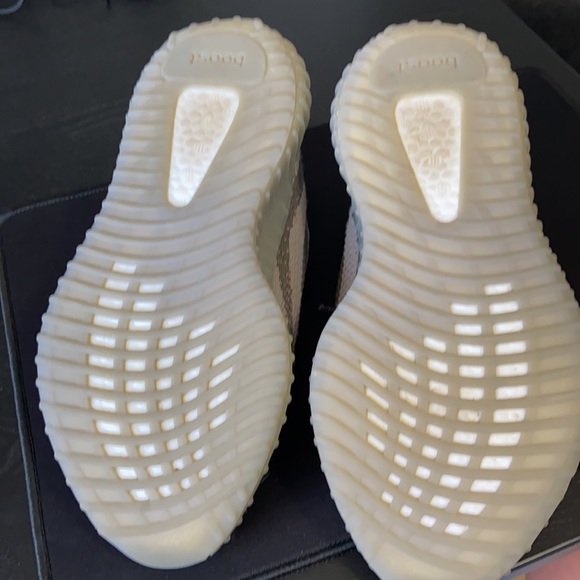 Yeezy boost 350 V2 “beluga” - Picture 2 of 5